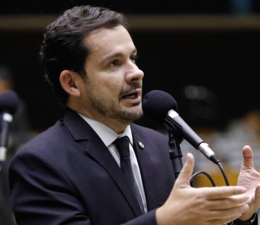 “Sou 100% a favor da Zona Franca de Manaus”, afirma Capitão Alberto Neto
