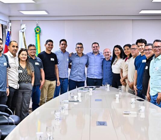 Roberto Cidade recebe comitiva de Manicoré e discute parcerias técnicas para o município