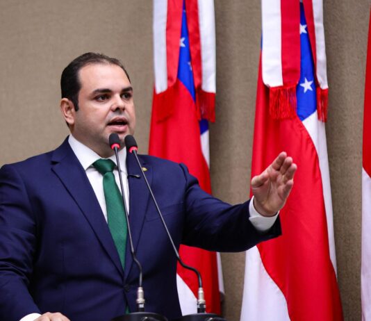 Presidente da Aleam critica ataque do prefeito às instituições e rebate ofensas pessoais