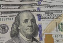 Dólar volta a superar R$ 5,20 em dia de turbulência e ajustes no mercado