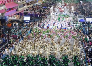 Escolas ‘jovens’ desafiam tradição e disputam o título da Série Ouro do carnaval carioca