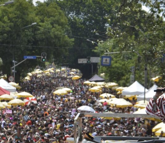 Agrada Gregos com Gloria Groove é o grande destaque do Carnaval de São Paulo neste sábado