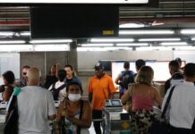 Metrô de SP funcionará 24h na virada do sábado para domingo de carnaval