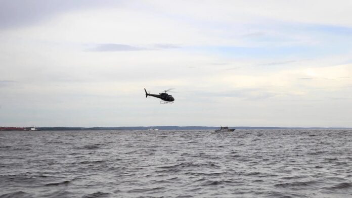 Bombeiros do AM intensificam buscas por desaparecidos em naufrágio no Rio Amazonas