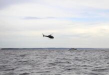 Bombeiros do AM intensificam buscas por desaparecidos em naufrágio no rio Amazonas