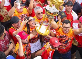 Após 17 anos, a Grande Família é campeã do Carnaval de Manaus 2026