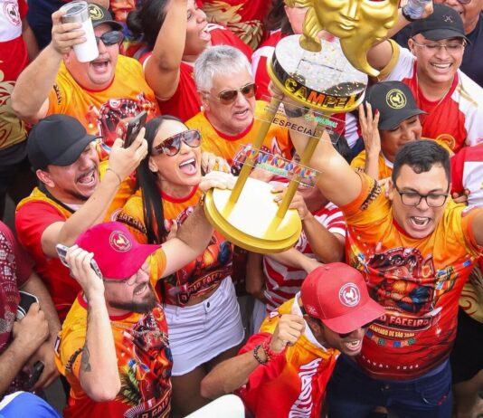 Após 17 anos, a Grande Família é campeã do Carnaval de Manaus 2026