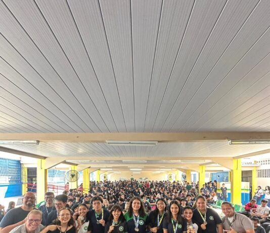 Escola estadual em Manaus celebra seis anos de tradição em competições de exatas