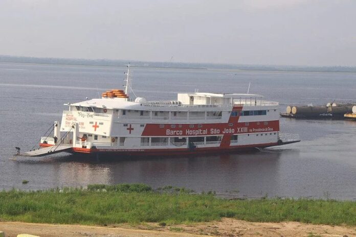 Barco Hospital São João XXIII retorna a Silves com serviços médicos e odontológicos