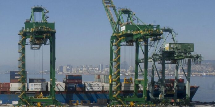 Economia brasileira avança 2,2% em 2025, mas ritmo desacelera, aponta prévia da FGV