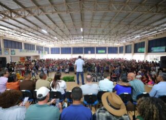 Wilson Lima inaugura fábrica de gelo e amplia ações sociais no Careiro Castanho