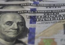 Dólar cai para R$ 5,12 e atinge menor valor em 21 meses em dia favorável a emergentes