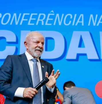 Lula critica Zema por não utilizar R$ 3,5 bilhões do PAC em prevenção a desastres climáticos em Minas
