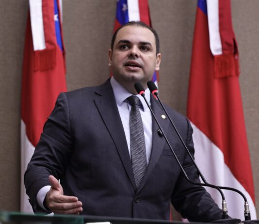 Roberto Cidade cobra planejamento urbano diante de crescimento de favelas em Manaus