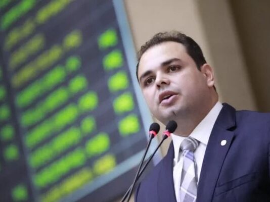 Roberto Cidade fortalece ações de saúde preventiva com campanha sobre plantas tóxicas