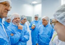 Lula visita fábrica em Valinhos que produz 19 milhões de produtos para o SUS