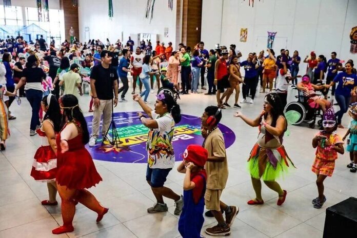 Governo do Amazonas realiza 4ª edição do Baile Inclusivo com festa carnavalesca no Vasco Vasques