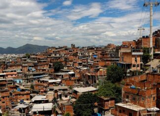 Área de favelas no Brasil quase triplica em 40 anos, com foco em regiões metropolitanas