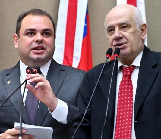 Roberto Cidade oficializa candidatura ao governo tampão do Amazonas