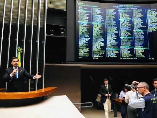 “O governo Lula está brincando com a vida de milhões de brasileiros”, denuncia Capitão Alberto Neto após redução de fiscalização na ANAC”