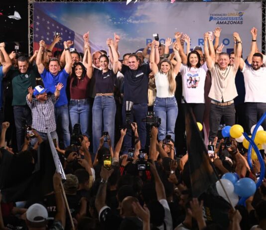 “Não vou me curvar à velha política”, diz Roberto Cidade ao reunir multidão na zona Sul de Manaus