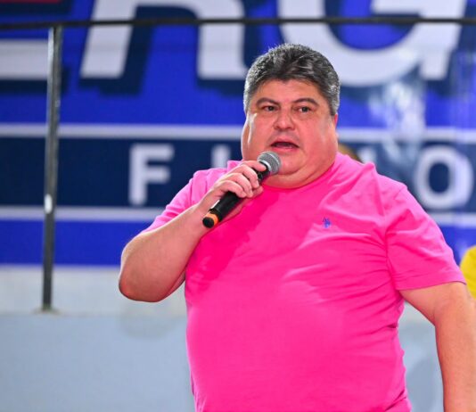 David Reis participa de encontro com lideranças e moradores do Colônia Santo Antônio, na Zona Norte de Manaus
