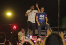 Com Brasília amarela e adesivaço, Wilson Lima inicia campanha ao Senado pelas ruas de Manaus