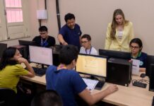 Thaisa Cidade acompanha início de curso inédito de Informática do Cetam para adolescentes com TEA