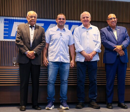 Roberto Cidade defende diálogo com indústria e novas matrizes econômicas para gerar emprego e renda no Amazonas