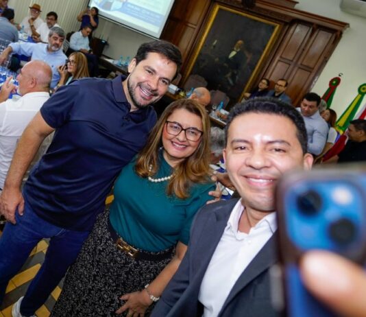 Capitão Alberto Neto critica “manicômio tributário” e cobra apoio a empresários em reunião da ACA