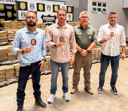Delegados da PC-AM recebem homenagem da SSP-AM por atuação na segurança pública